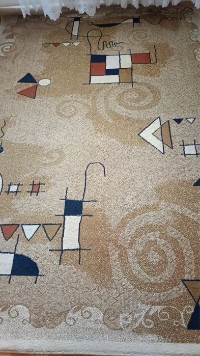 Продается ковер бежевый