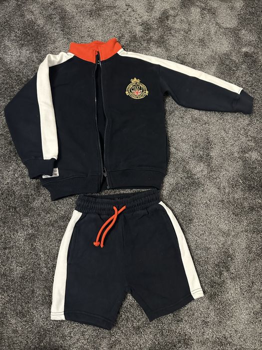 Vand lot de hainute baiat!