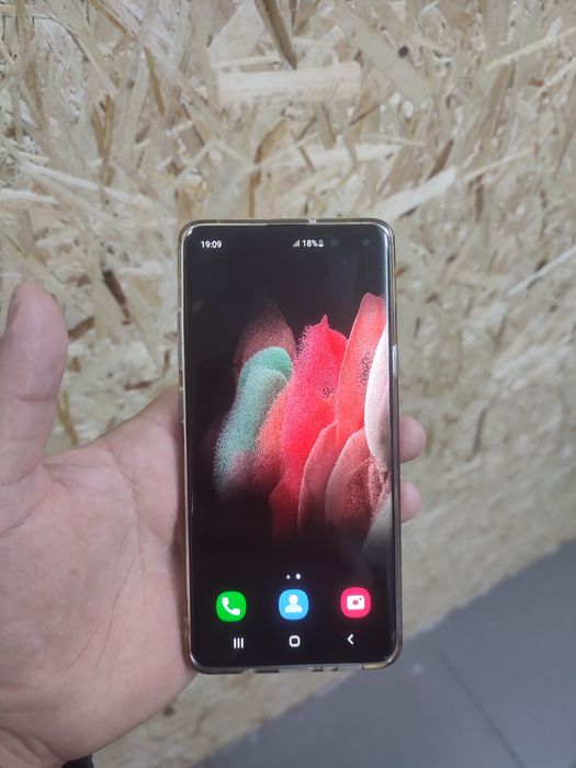 Продам телефон Samsung s10+ 5G  память 256гб состояние отличное