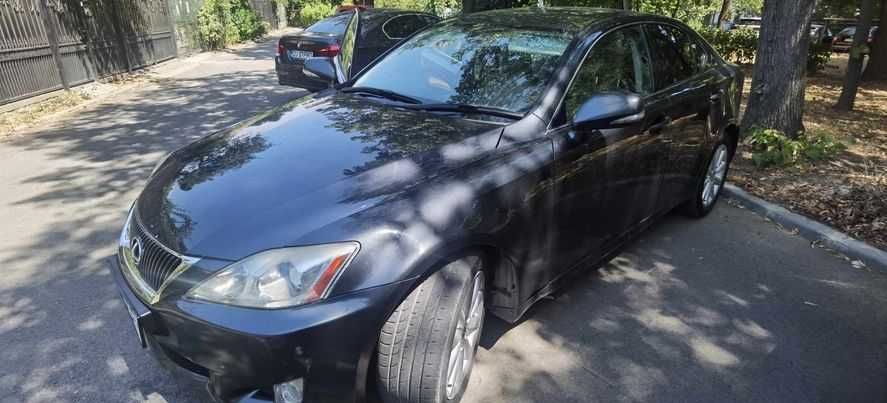 Vând Lexus IS 220