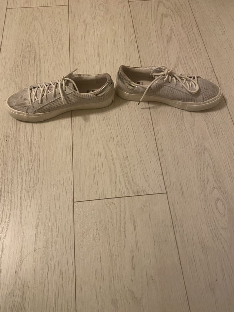 tenisi pt.fete,marca "No Name",marinea 38,piele naturala,crem,sireturi