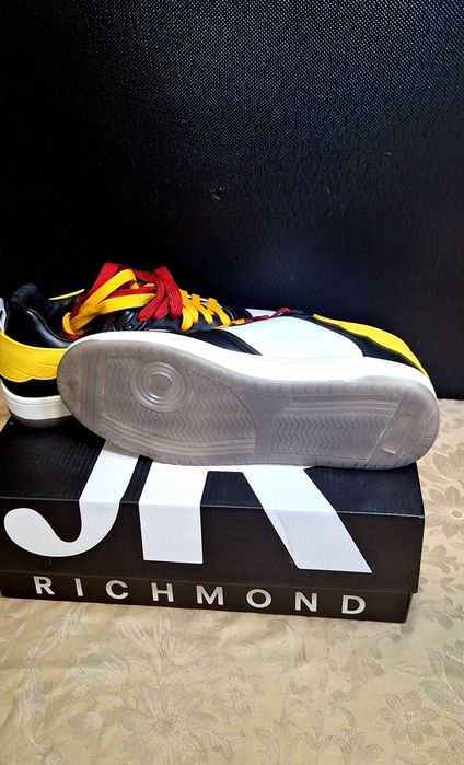 John richmond mar 41 ,noi