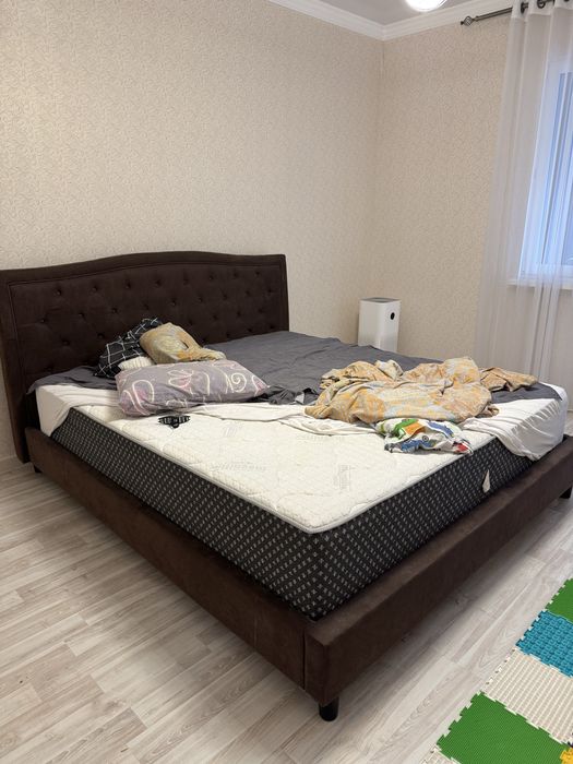Кровать с матрацем