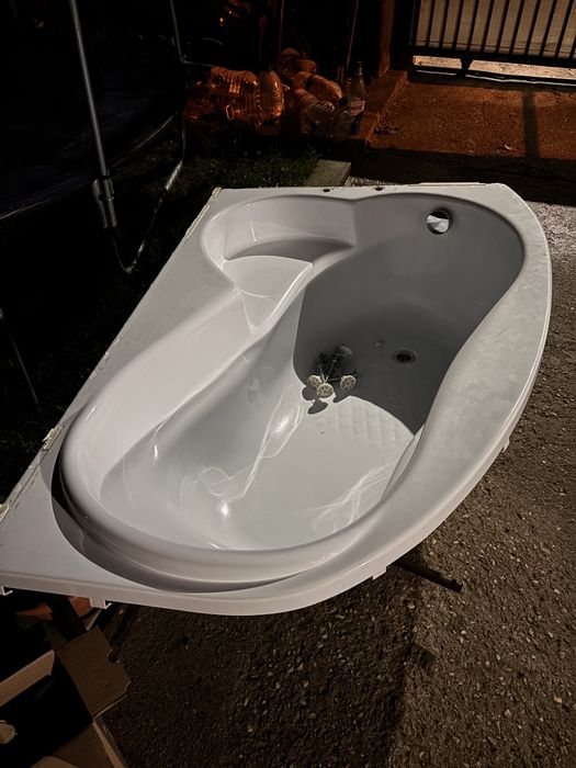 Cada pe colt din fibra de sticla