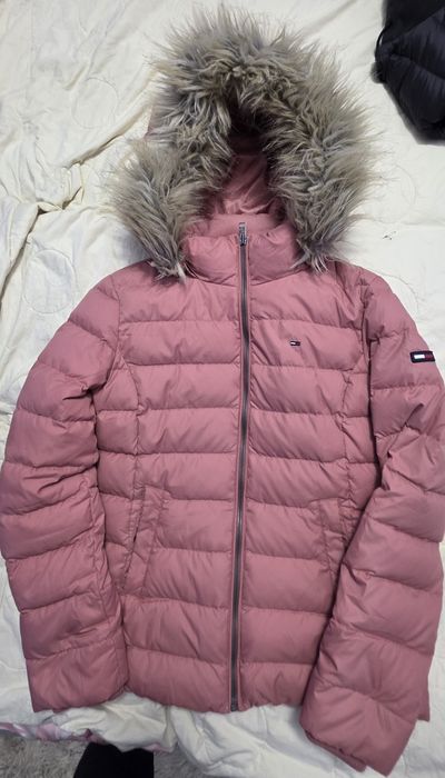 Vând geaca Tommy hilfiger cu puf dame