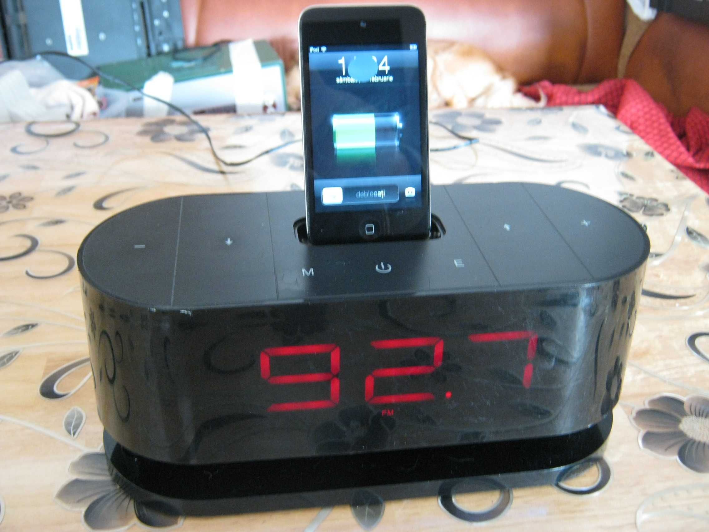 Radio stereo afisaj mare alarma cu ipod auxiliar touch lumina de veghe