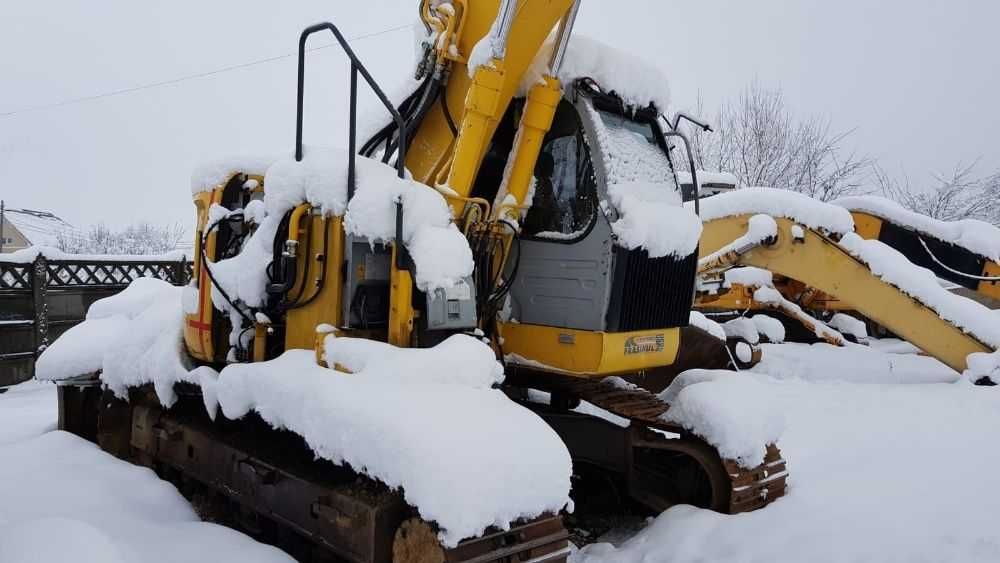Dezmembrez excavator pe senile New Holland E 200SR-1S
