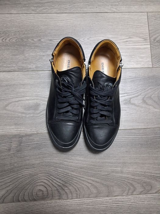 Adidasi Diesel marime 44. Piele naturala