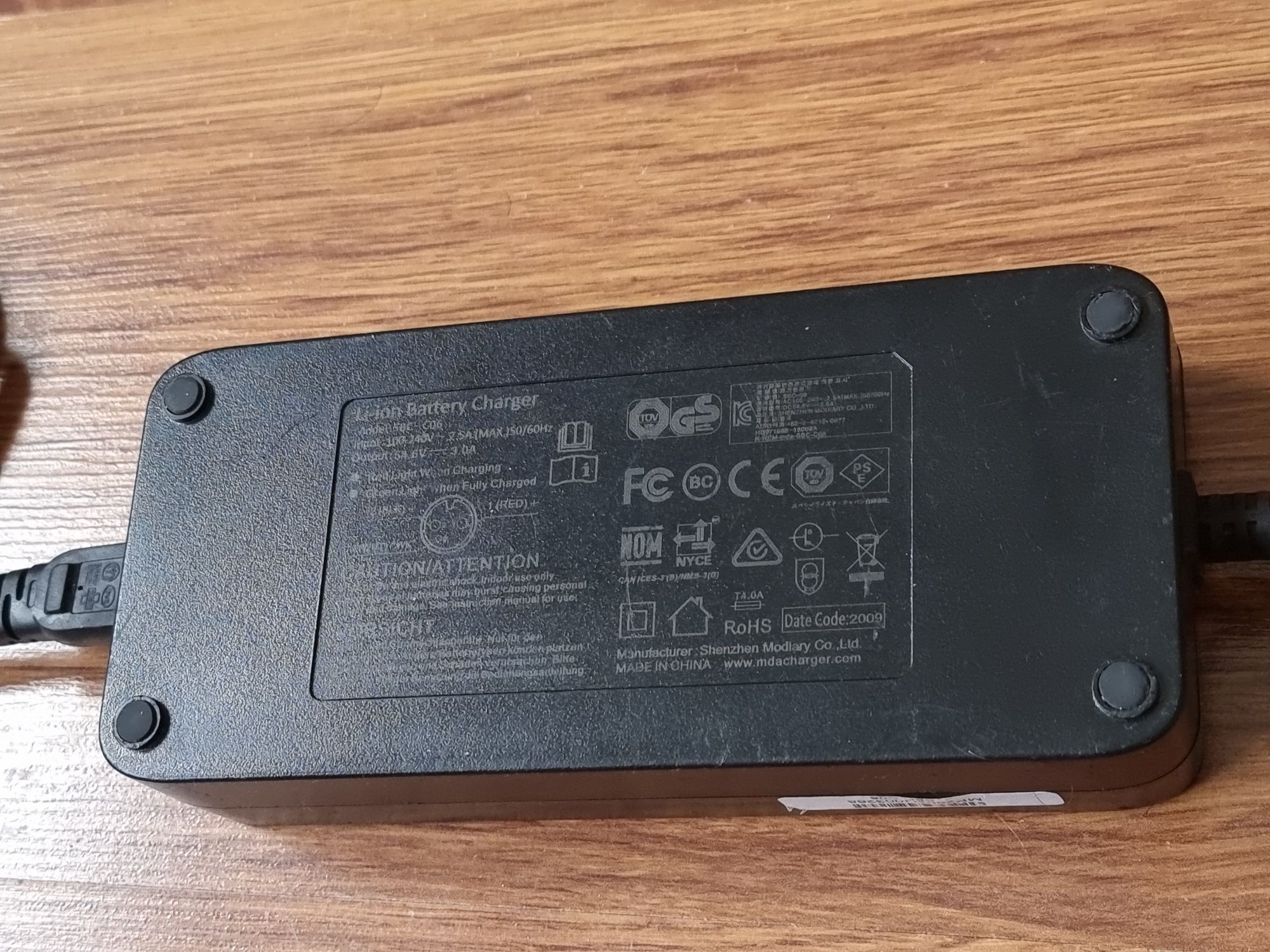 Оригинално  зарядно за  Li-Ion батерии за SL E-Bike 3 pin 48V
