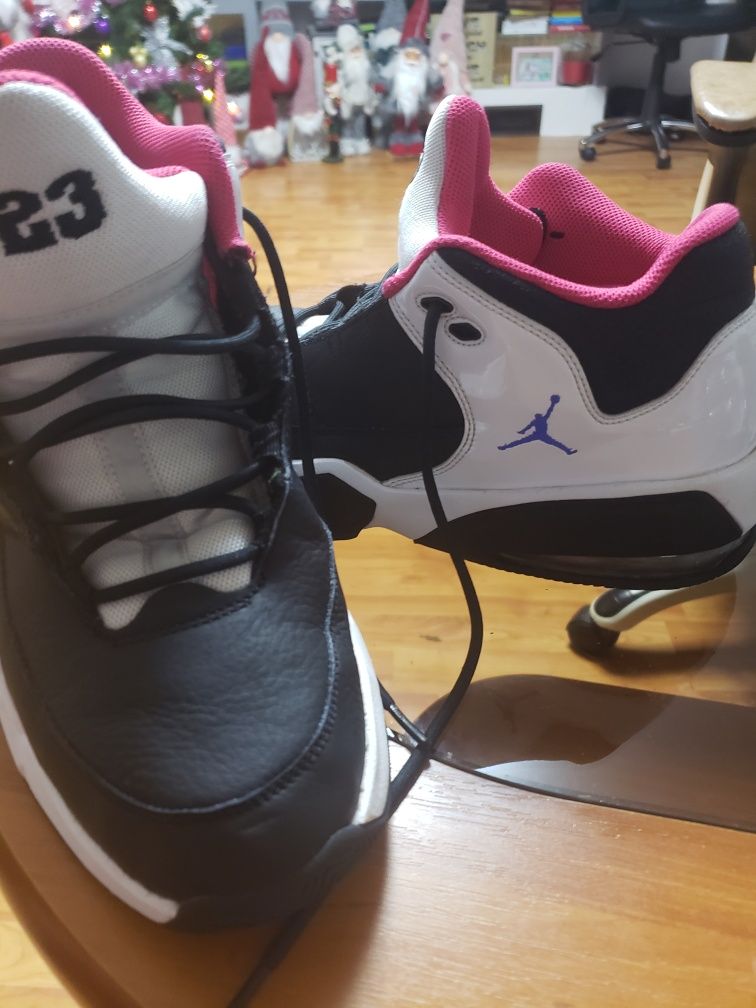 Vând Nike Jordan max aura 3
