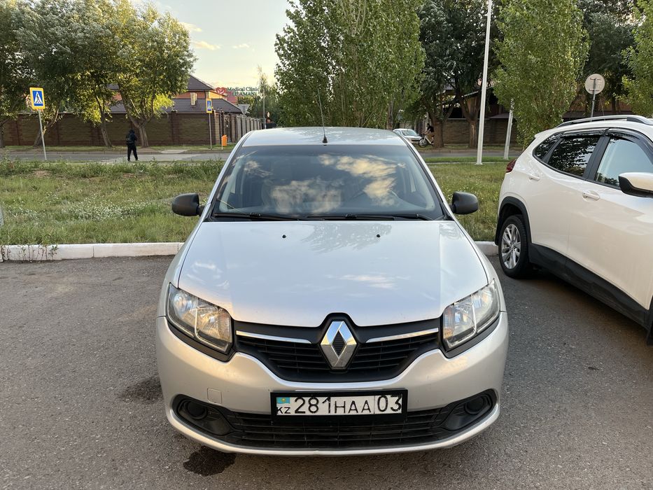 Машина Renault Logan