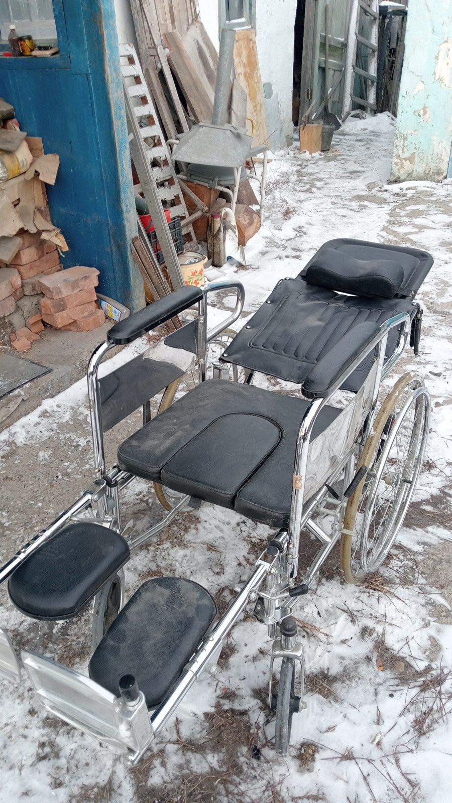 Продам коляску для пожилых людей
