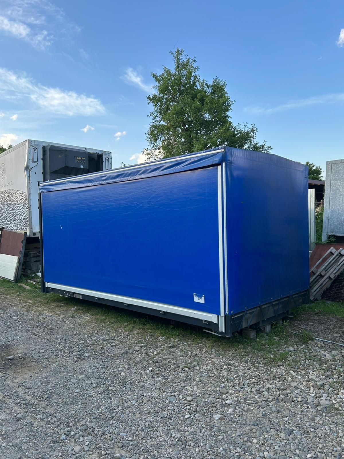Vand caroserie cu prelată pe role