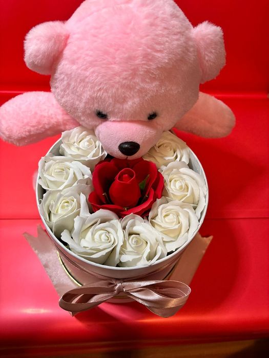 Vând aranjamente din trandafiri de sapun