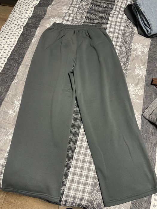 широк сив панталон