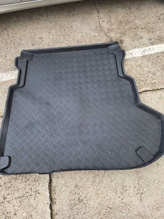 Полиетиленова стелка за багажник