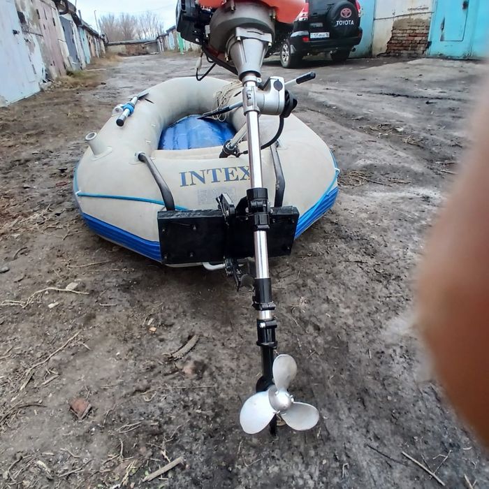 Лодка ПВХ с мотором.