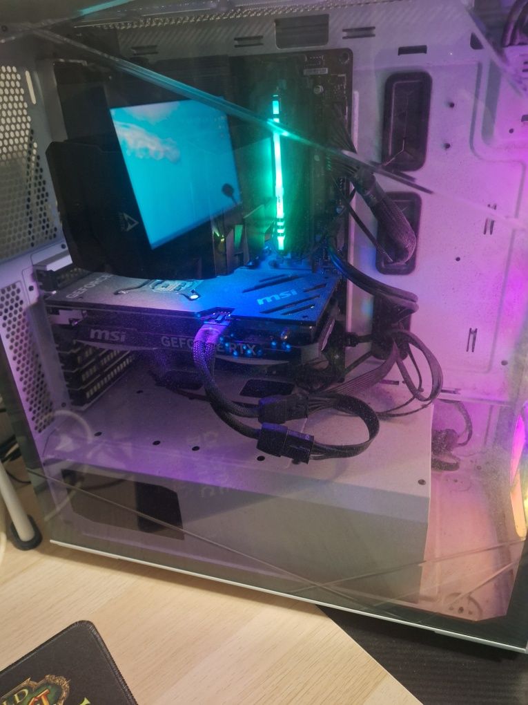 Геймърски компютър RTX 4070 Super + 2 монитора 240Hz + Razer + HyperX
