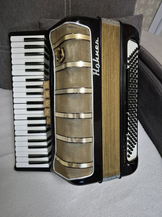 Vând Hohner acordat