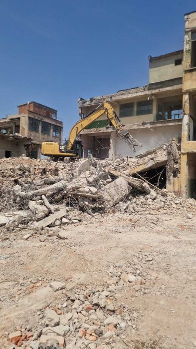 Demolari constructii, executie terasamente, drumuri
