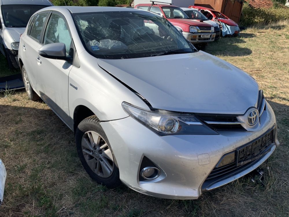 НА ЧАСТИ! Toyota Auris Hybrid 1.8 VVTi 99 кс. АВТОМАТИК хечбек 2013 г.