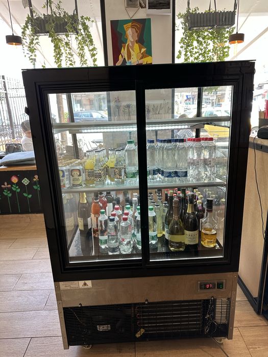 Vitrina frigorifica bauturi/cofetarie/patiserie/sanwich bar cafenea