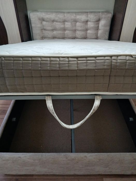 Pat de dormitor cu spațiu de depozitare