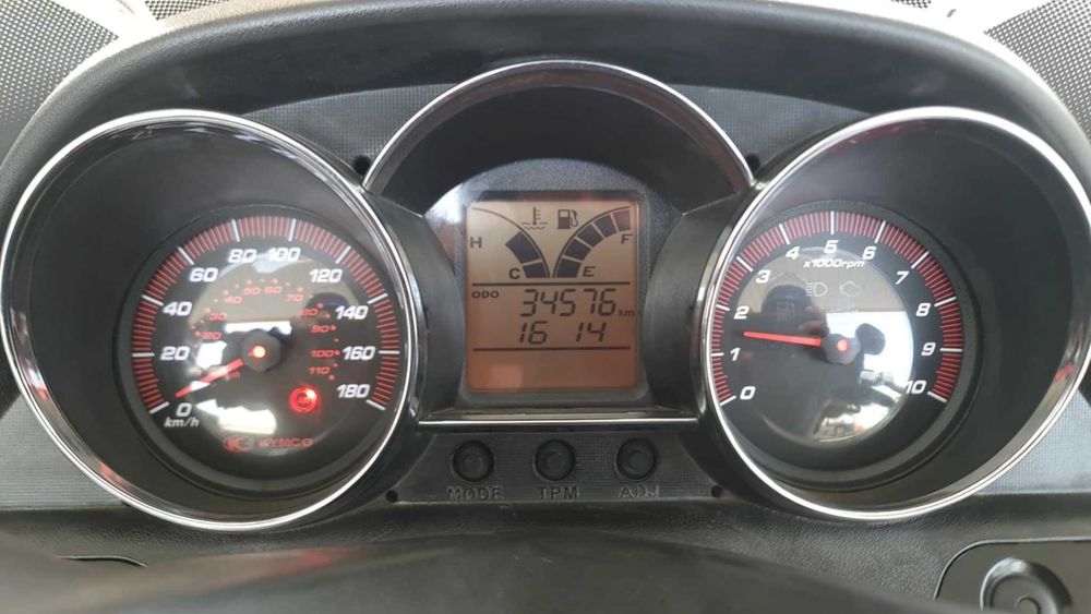 Vand maxiscuter Kymco Downtown motor 300i cu ABS, 30cp din 2013