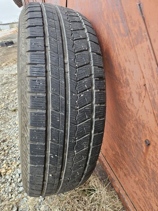 Резина липучка б/у 235/60 R 18