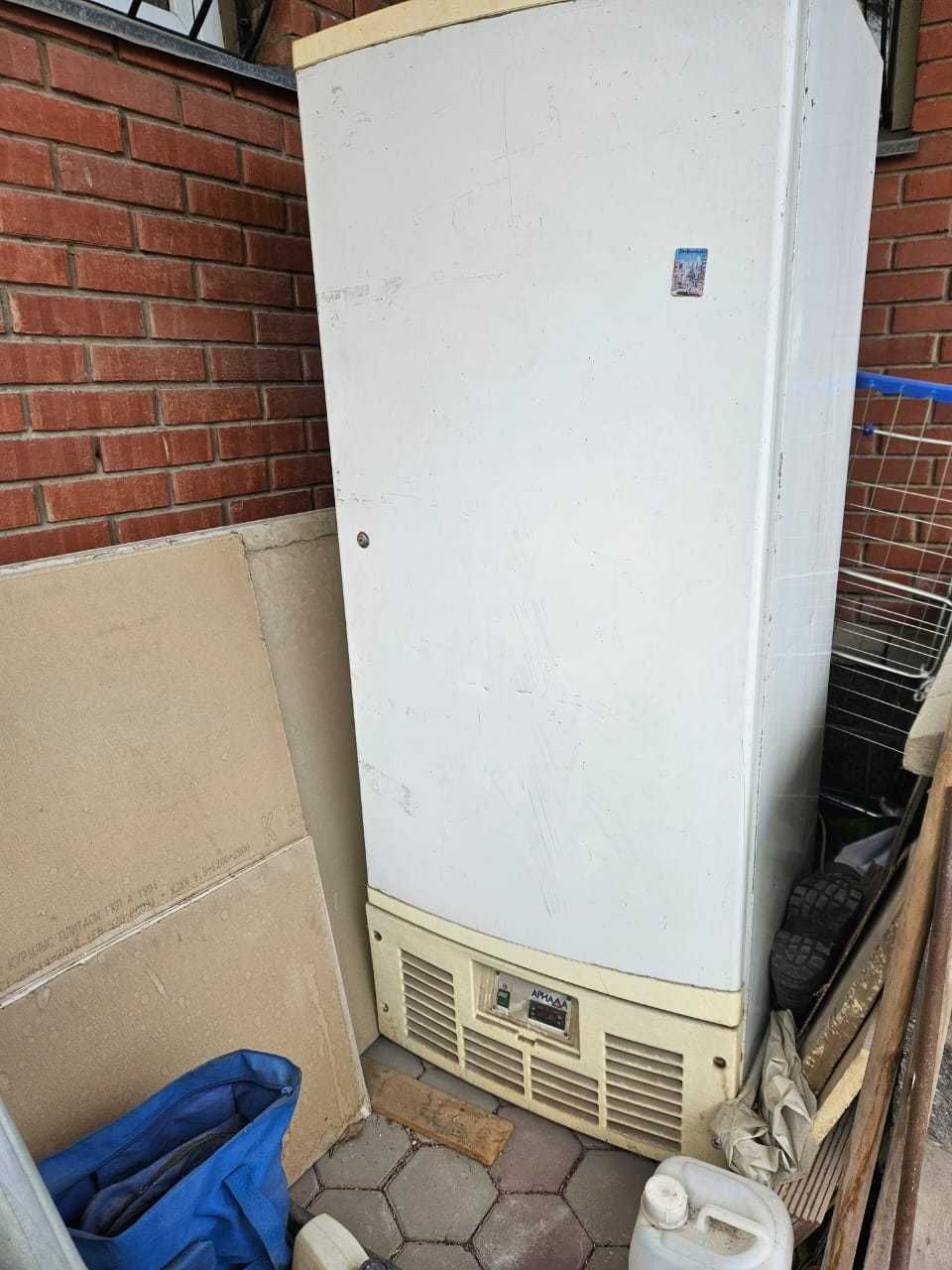 Продам  холодильник с циркуляцией воздуха  на 700 л