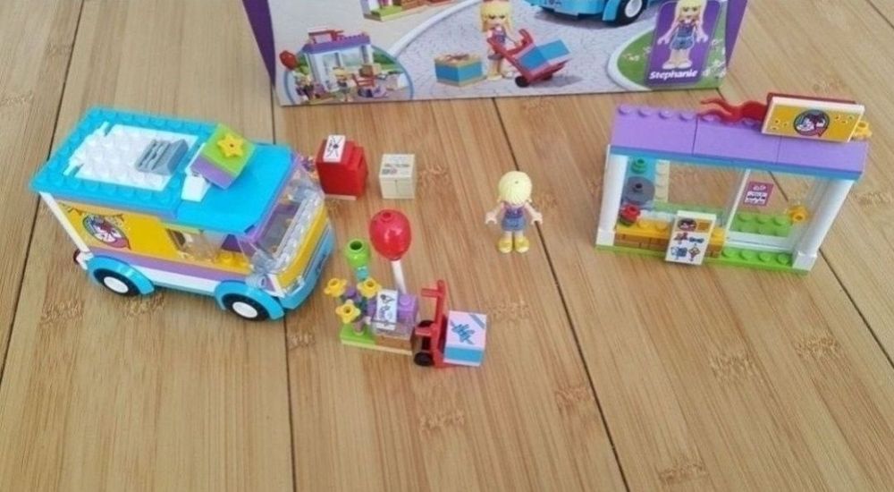 Lego Friends,  Distribuirea cadourilor in Heartlake