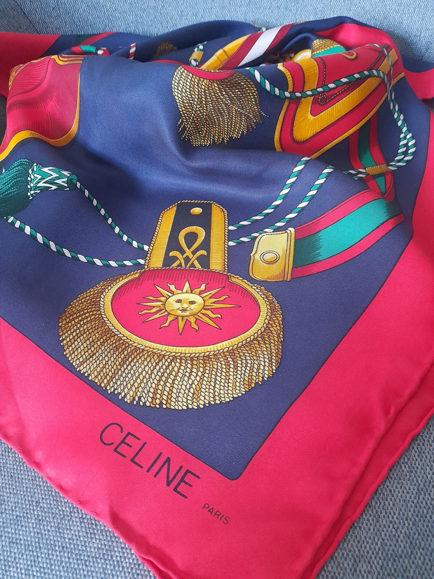 Esarfa Celine Paris, matase, 450 lei, deosebita