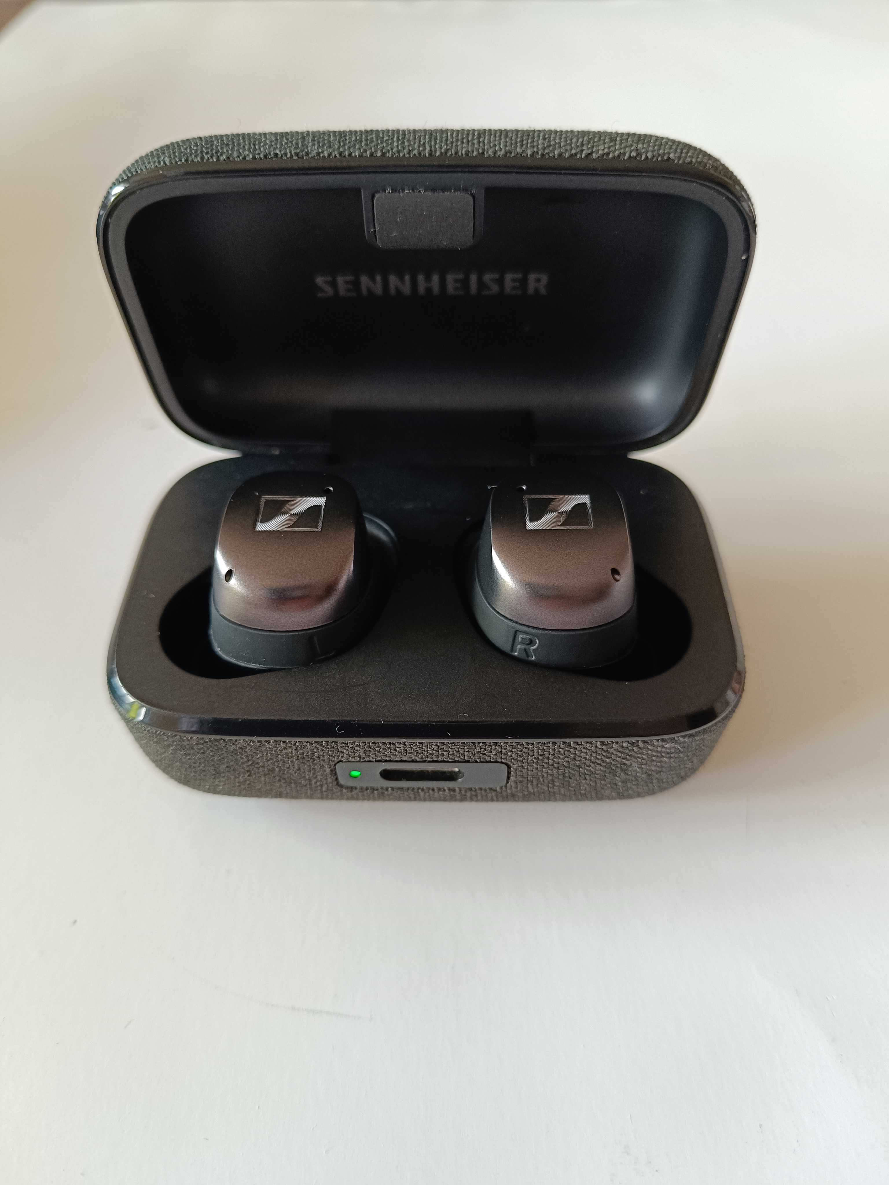 Висок клас Безжични слушалки Sennheiser - MOMENTUM True Wireless 4