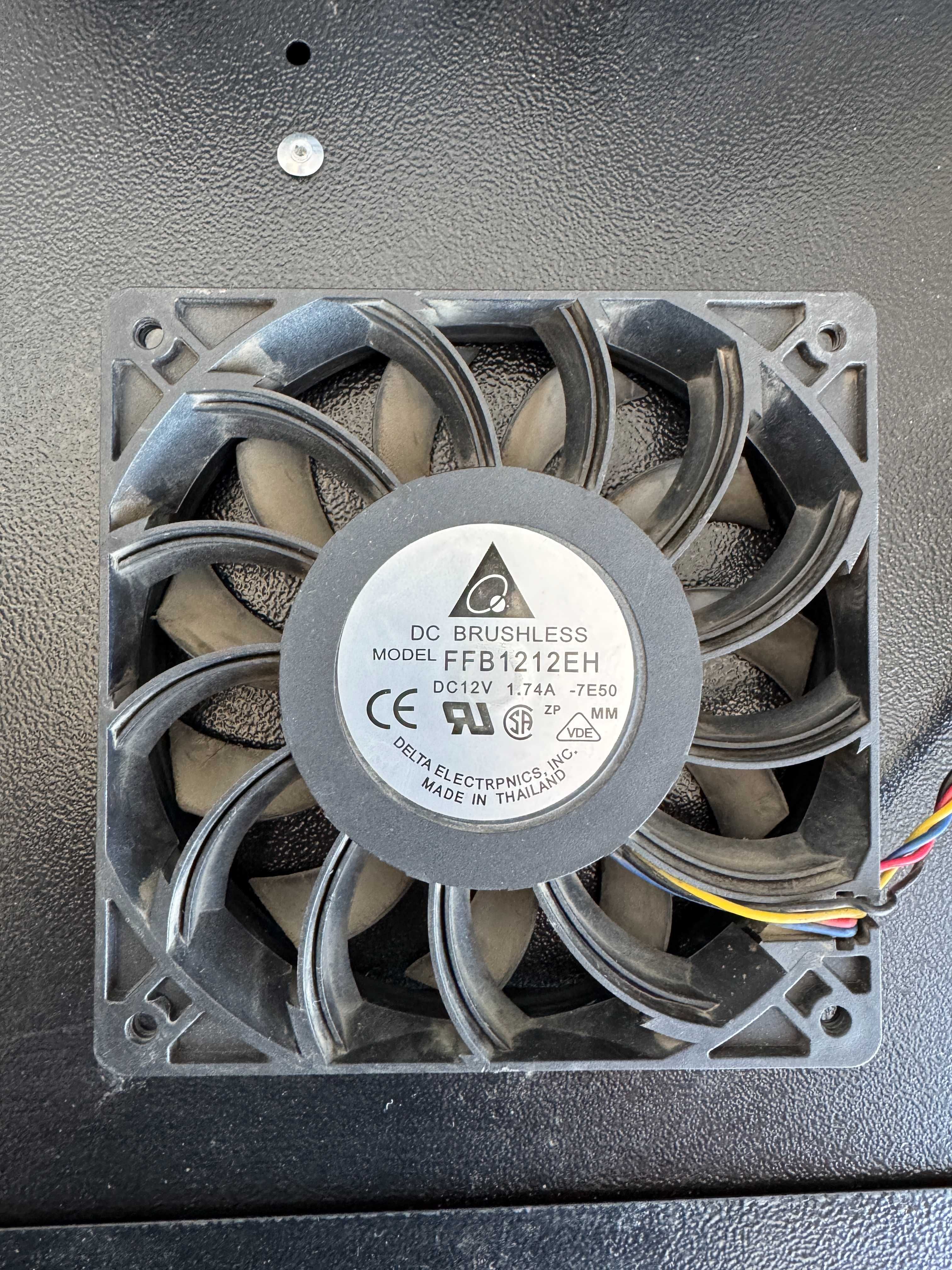 Вентиляторы DC Brushless FFB1212EH 1,74A
