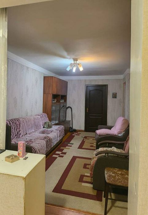 Квартира продаётся Чиланзар 1 квартал 3/5/5 кирпич ул Мукимий