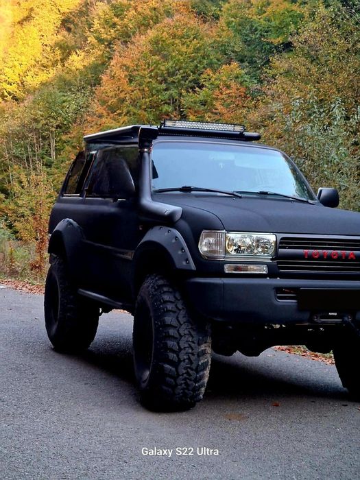 Toyota Land Cruiser off-road