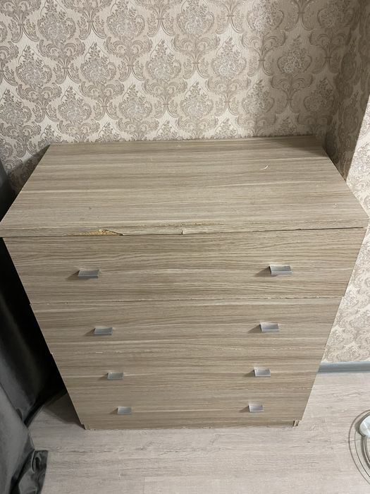 Шкаф в хорошем состояний. Бесплатно.