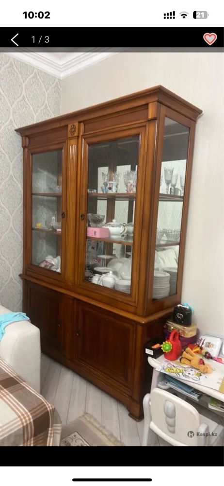 Продаю сервант из чистого дерева