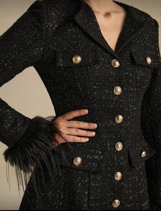 Елегантна луксозна рокля с красив завършек на ръкава