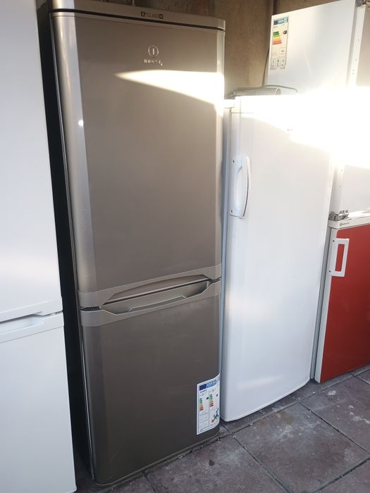 Frigider tip combină frigorifică Indesit