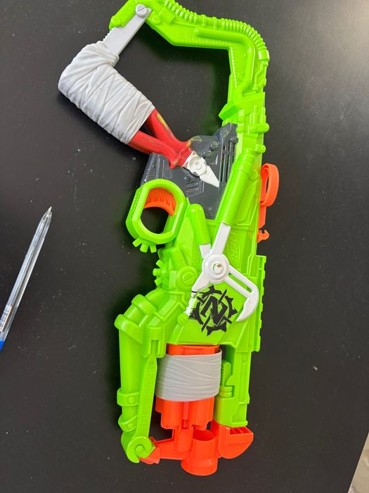 Игрушка арбалет из серии зомби