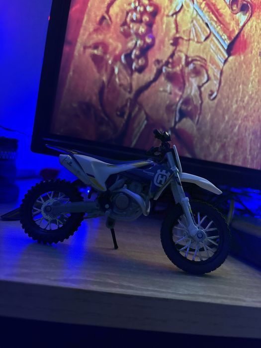 Играчка мотоциклет Husqvarna FC 450