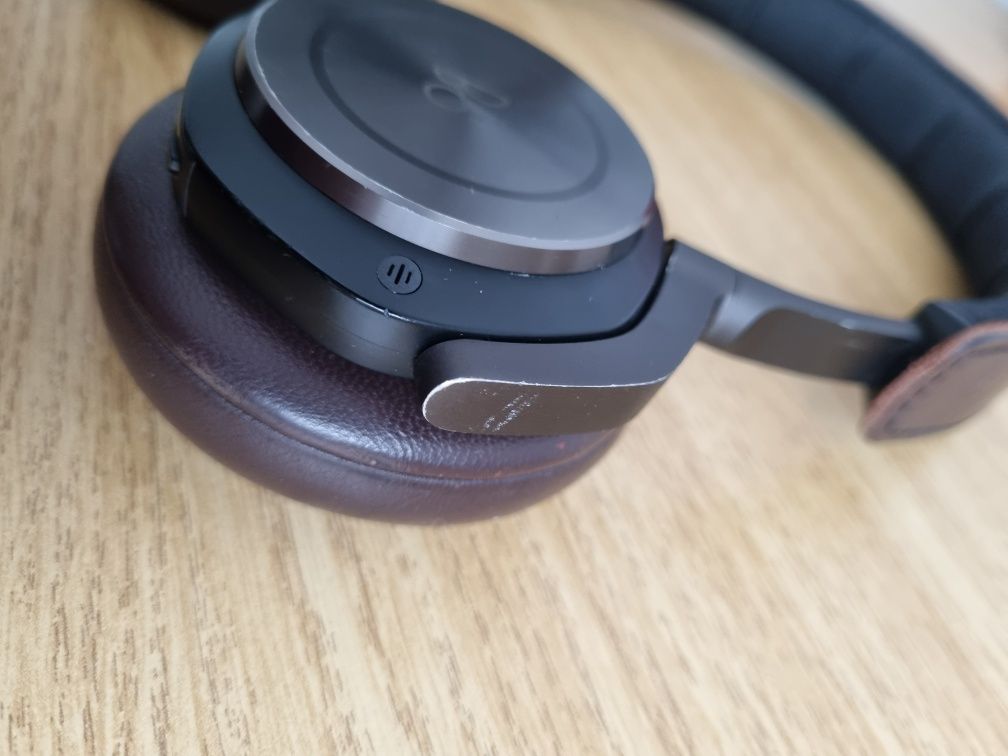 Casti Bang & Olufsen Beoplay H8