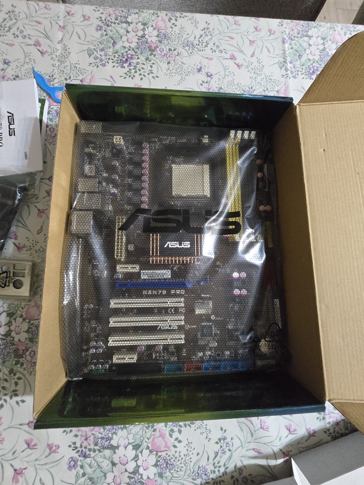 Продавам две дъна за компютри asus
