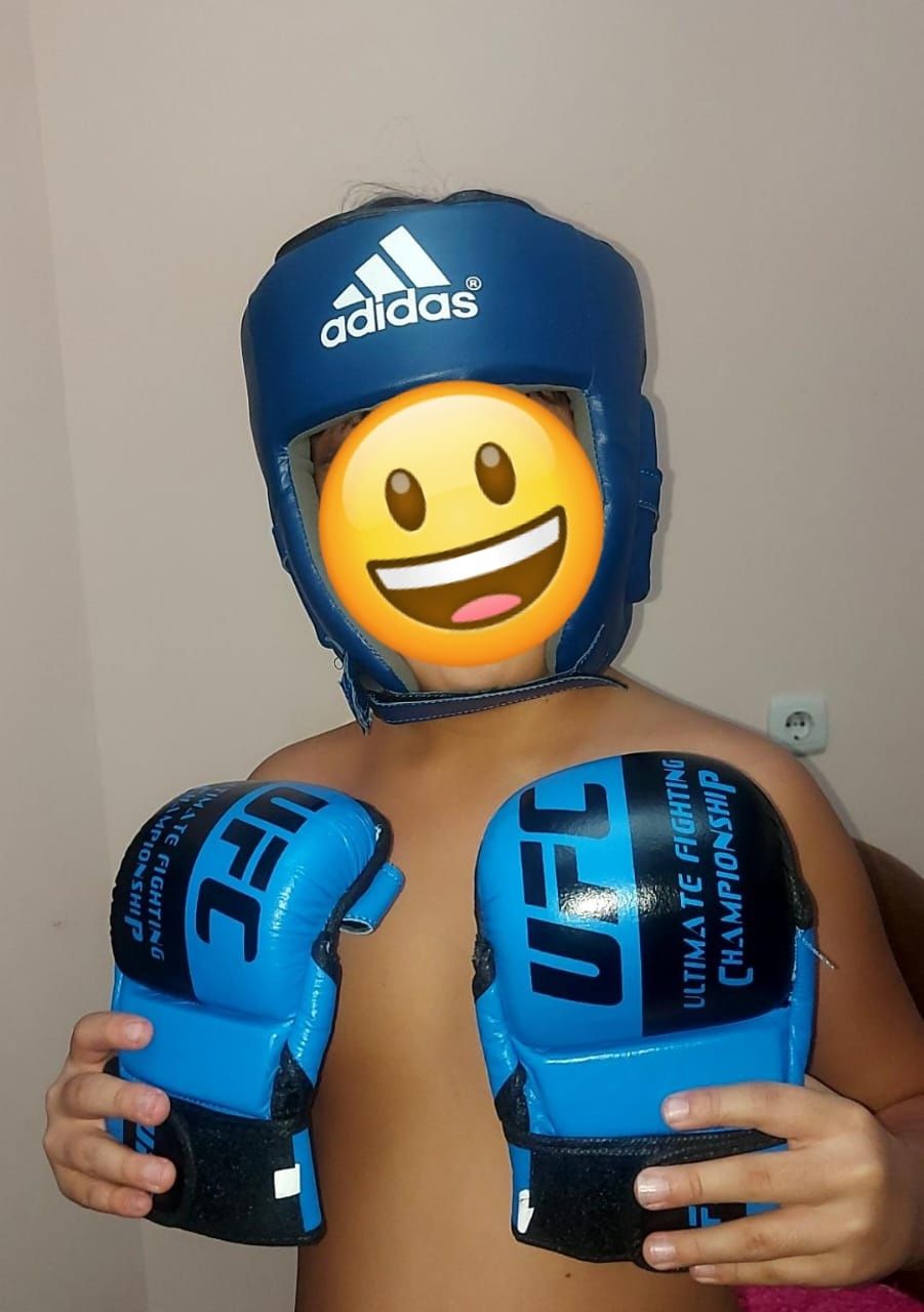 Боксёрский шлем Адидас перчатки для единоборств