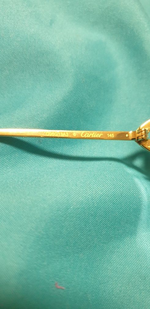 Vand ochelari de soare cartier