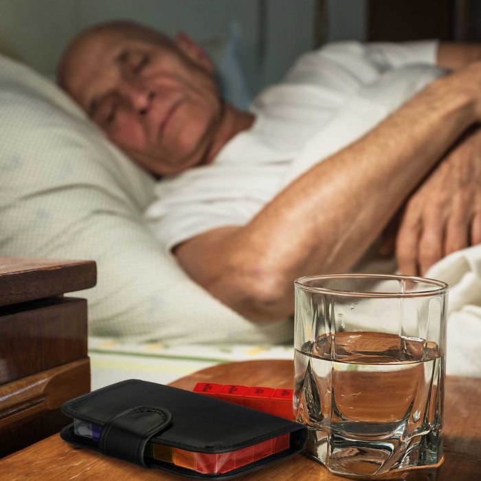 Organizator de pastile 7 zile 4 compartimente pe zi etui negru elegant