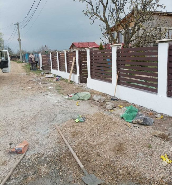 Construim garduri si porti din sipca metalica, panouri stil jaluzele,