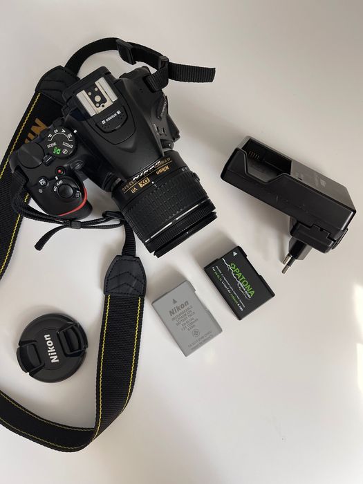 Vând Nikon D5600 + obiectiv 18-55mm + accesorii
