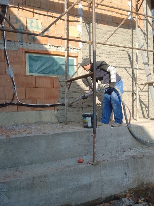 Executam tencuieli mecanizate !